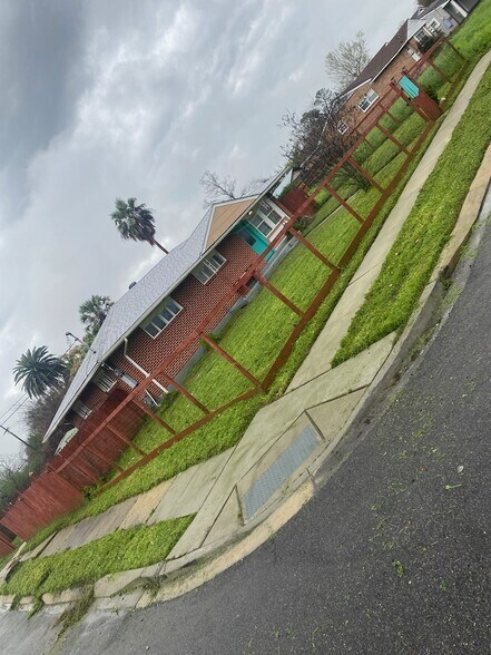 Primary Photo - 6900 E Laverne St
