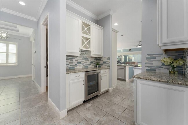 Building Photo - 4904 W Fountainwood Dr