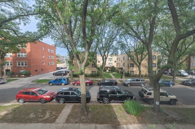 Building Photo - 2041 W Jarvis Ave