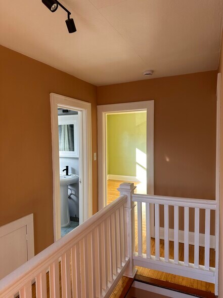 Building Photo - 718 Griggs St N