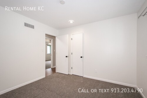 Building Photo - 7920 W 113th Terrace