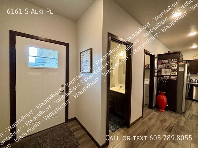 Building Photo - 6161 S Alki Pl