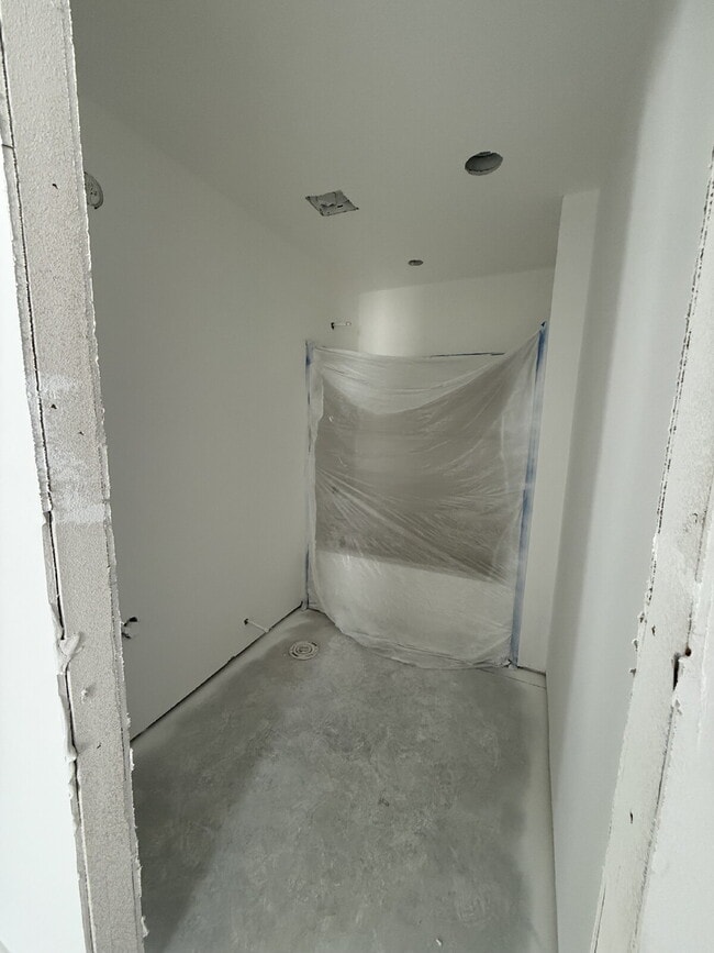 Building Photo - Patio Home in Hollister (4 Bedrooms withou...