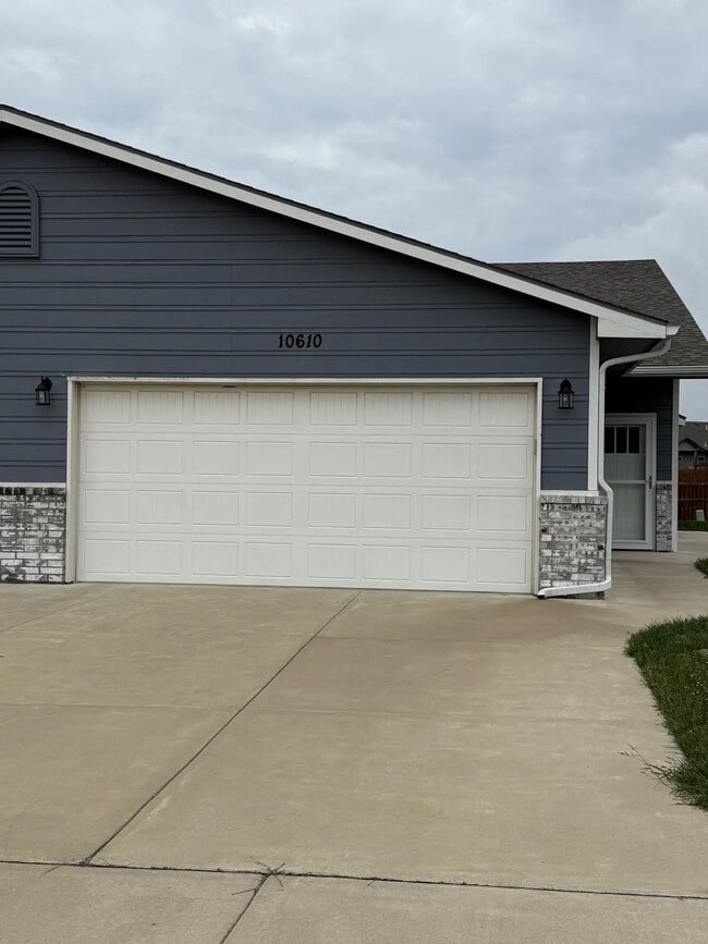 Building Photo - 10607 E Conifer St