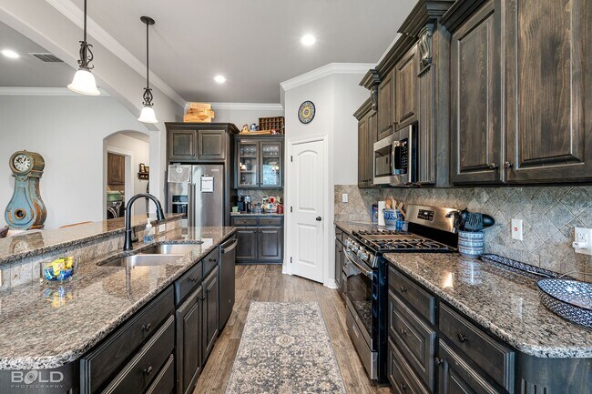 Building Photo - 701 Fir Wood Ln