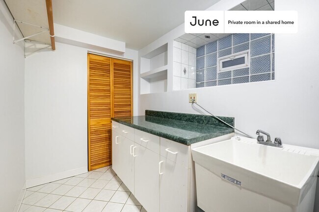 Building Photo - Room in Shared 5 bed/3 bath home