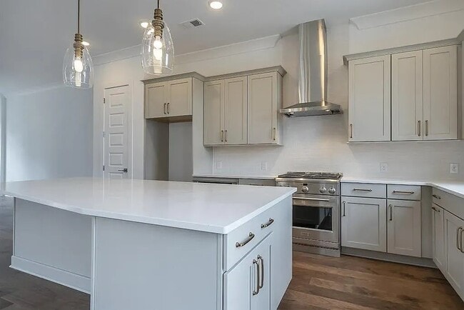 Building Photo - 625 Broadview Terrace NE