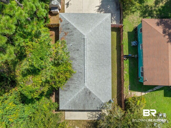 Building Photo - 824 E 24th Ave