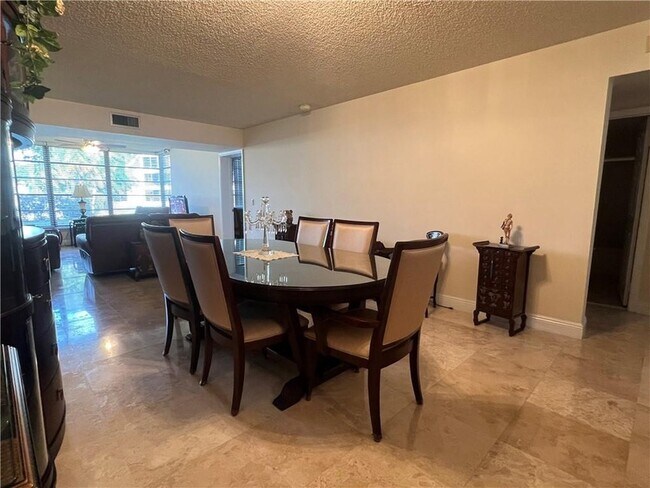 Building Photo - 1721 Whitehall Dr