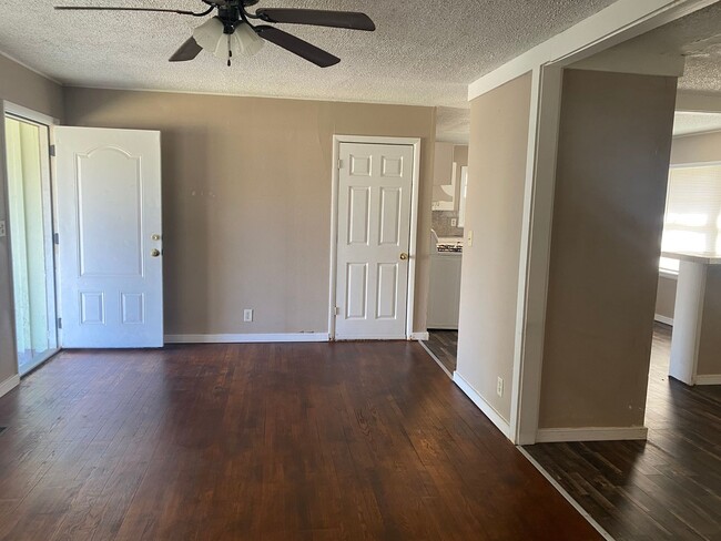 Building Photo - 1672 S Maple Ave