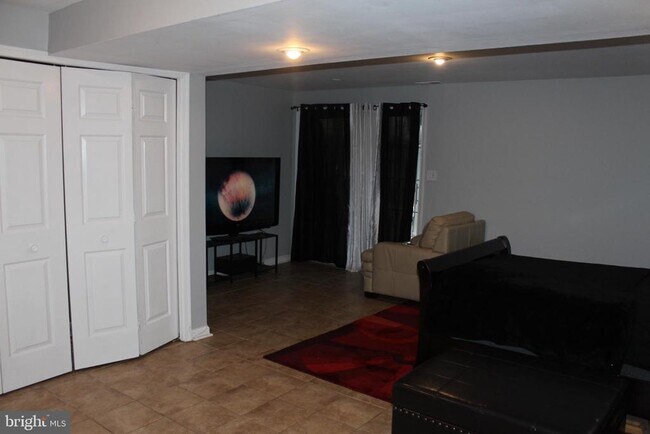 Building Photo - 2851 Bowes Ln