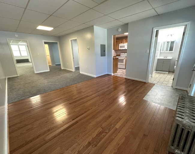 Building Photo - Huge 2-Bedroom Apartment in Westminster