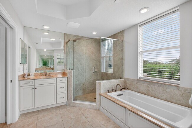 Building Photo - 834 Bay Colony Dr S