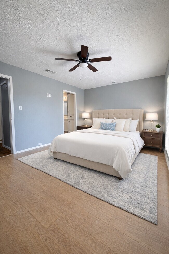 Building Photo - 703 Bayview Dr