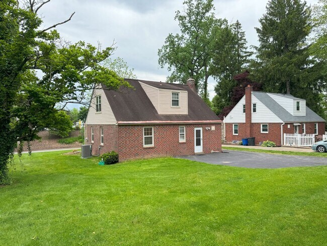 Building Photo - 1549 County Line Rd