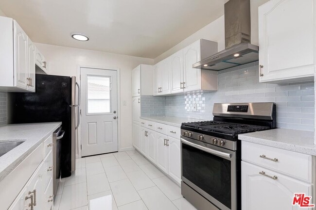 Building Photo - 5873 Dauphin Ave.