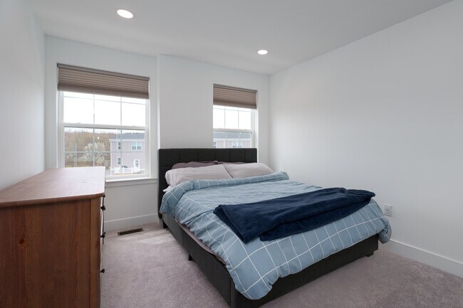 Building Photo - 1907 Swales Ct