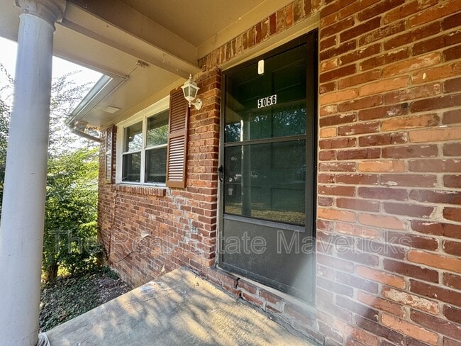 Primary Photo - 5056 Shoals Ln