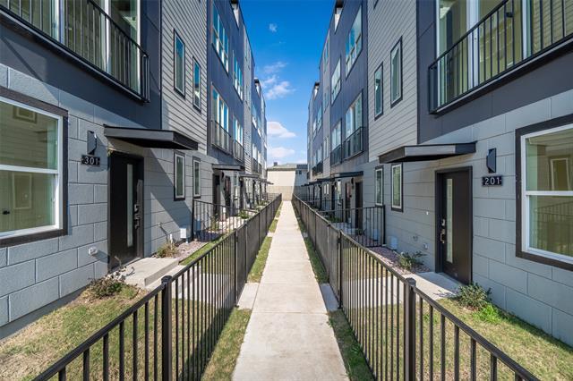 Building Photo - 1614 N Fitzhugh Ave