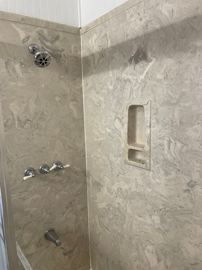 Building Photo - 2/1 Beach Bungalow in Biloxi