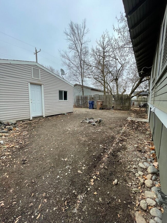 Building Photo - 3 Bedroom 1 Bath Home