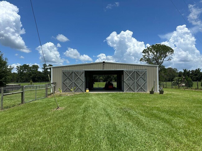 Building Photo - Charming 5-Acre Rental with Optional Barn ...