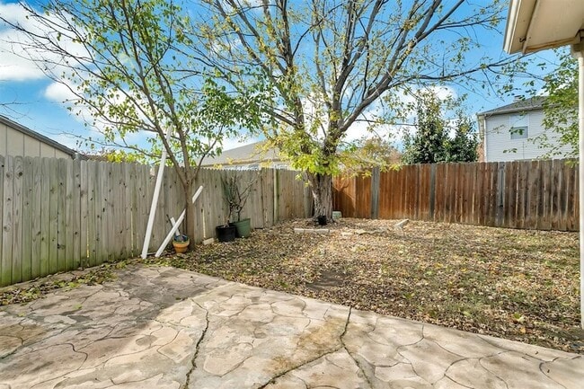 Building Photo - 8105 Flowertree Dr