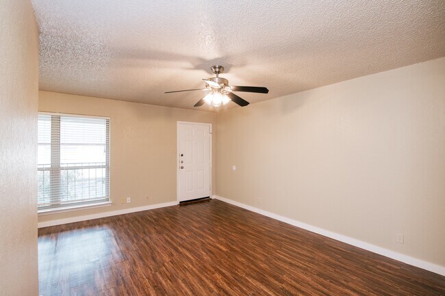 Building Photo - 115 Bernard St