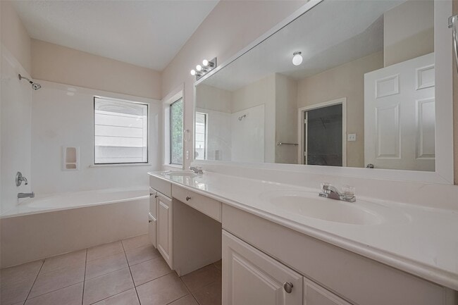 Building Photo - 11214 Palmsprings Dr