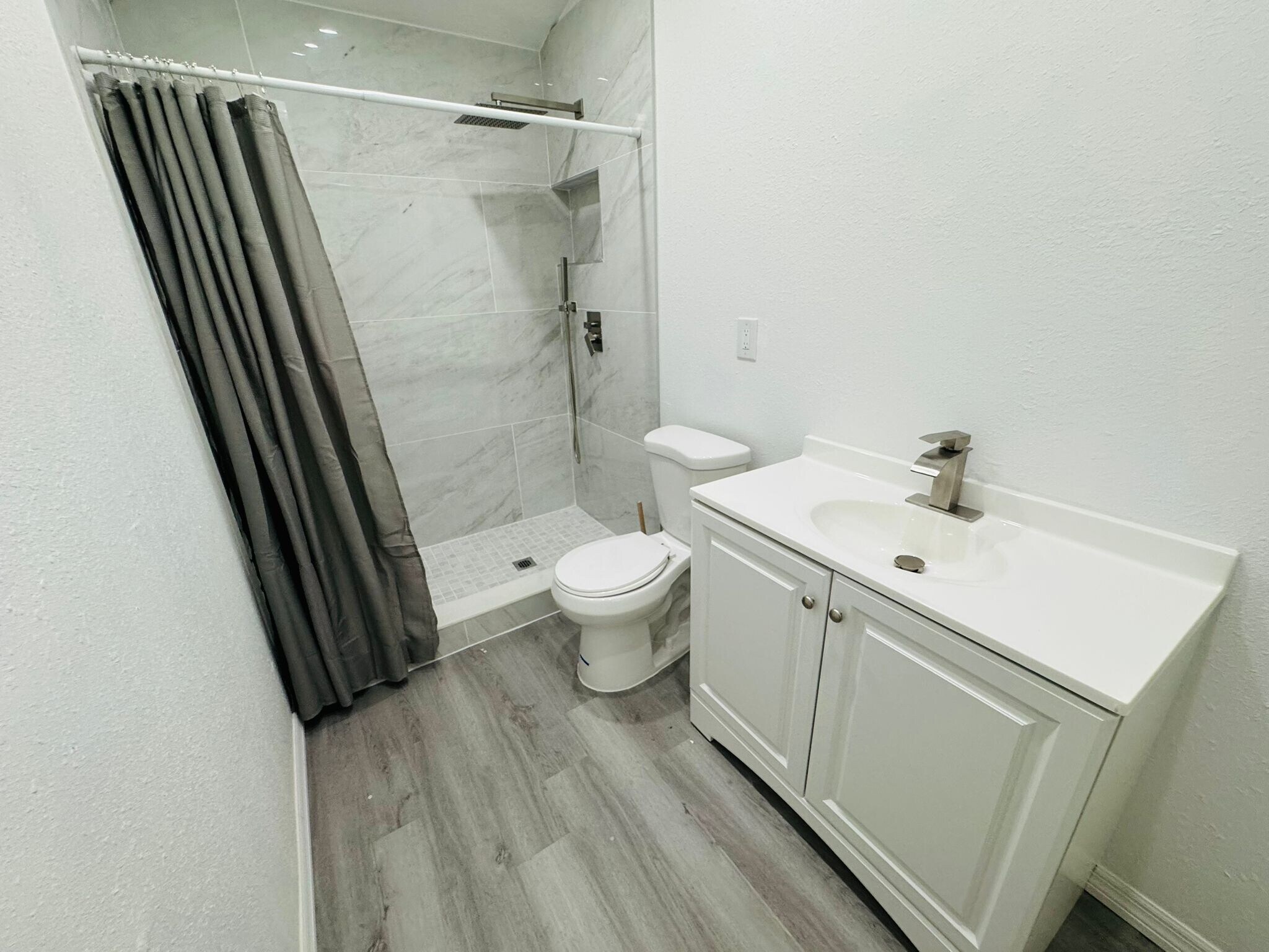 Private MaBathroom Private Master roomster room - 536 Cheshire Way