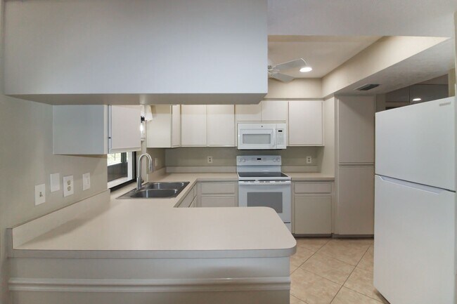 Building Photo - South Venice Annual Home for Rent