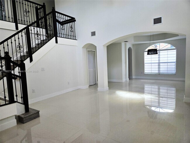 Building Photo - 3124 SW 154th Pl