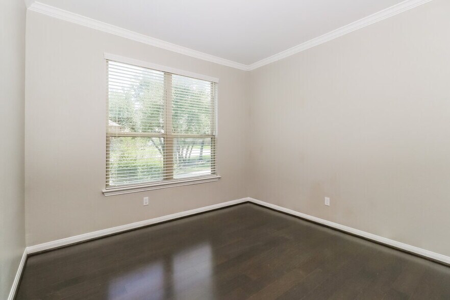 Building Photo - 409 Pinnacle View Dr