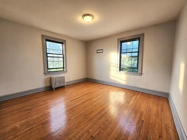 Building Photo - 109 Chestnut St