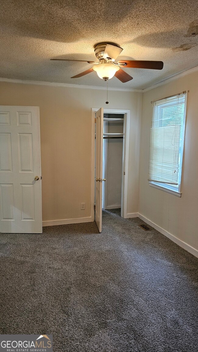 Building Photo - 238 Meadowdale Dr