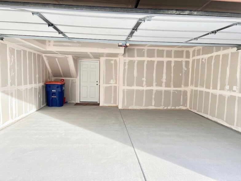 Two car garage - 13735 Del Corso Way