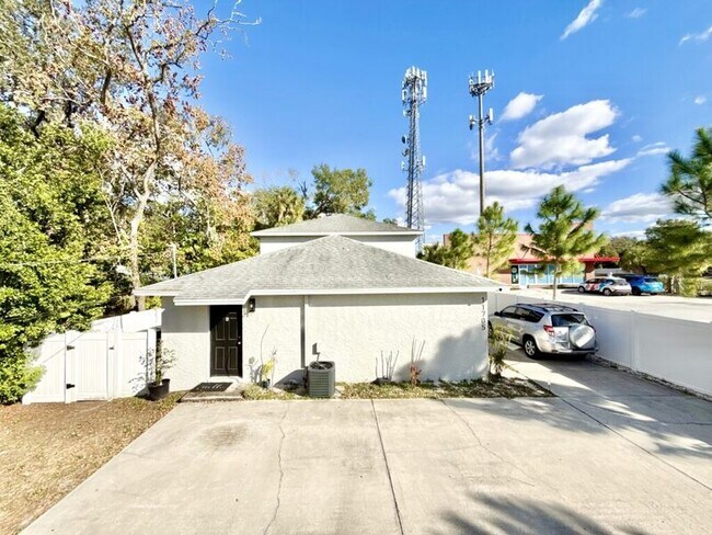 Building Photo - 11705 North Dr