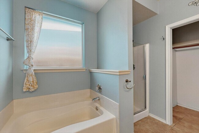 Building Photo - 165 Hirth Dr