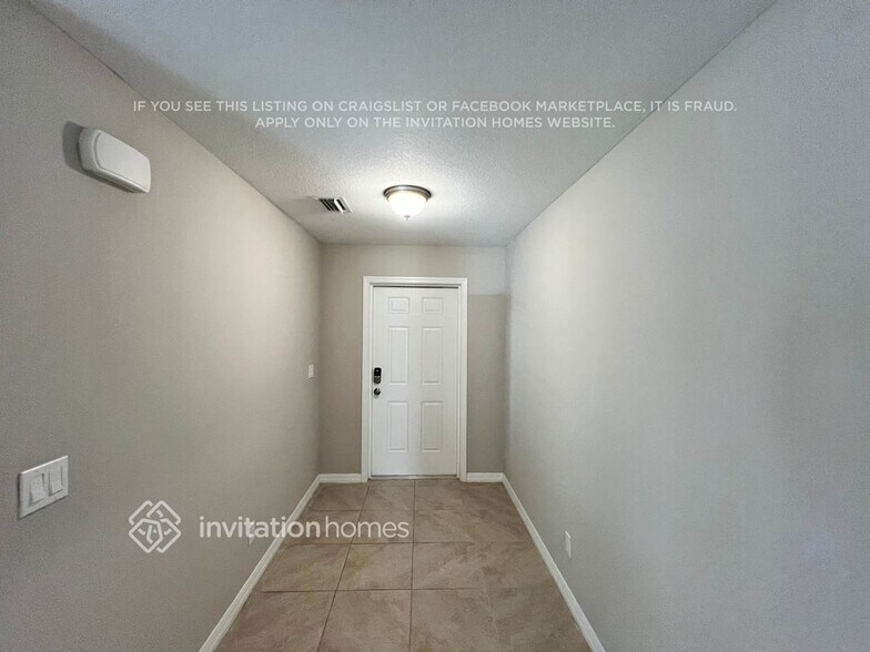 Building Photo - 2261 SE Heathwood Cir