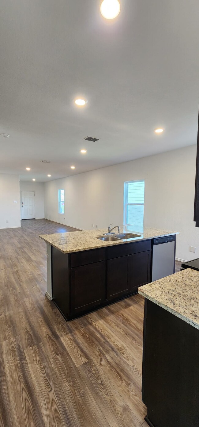 Building Photo - 4150 Admirals Bnd