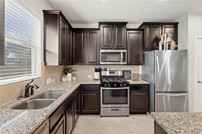 Building Photo - 504 Cinnamon Teal Ln