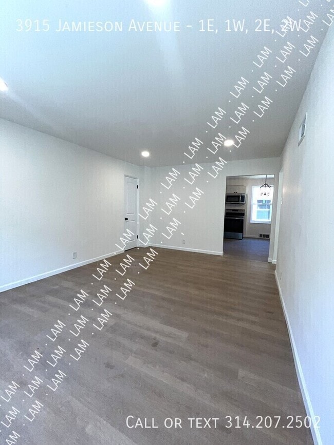 Building Photo - 3915 Jamieson Ave