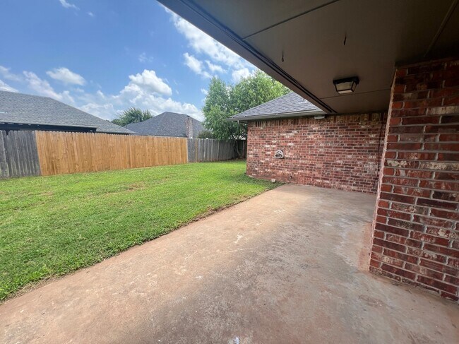 Building Photo - 9300 Buttonwood Ave