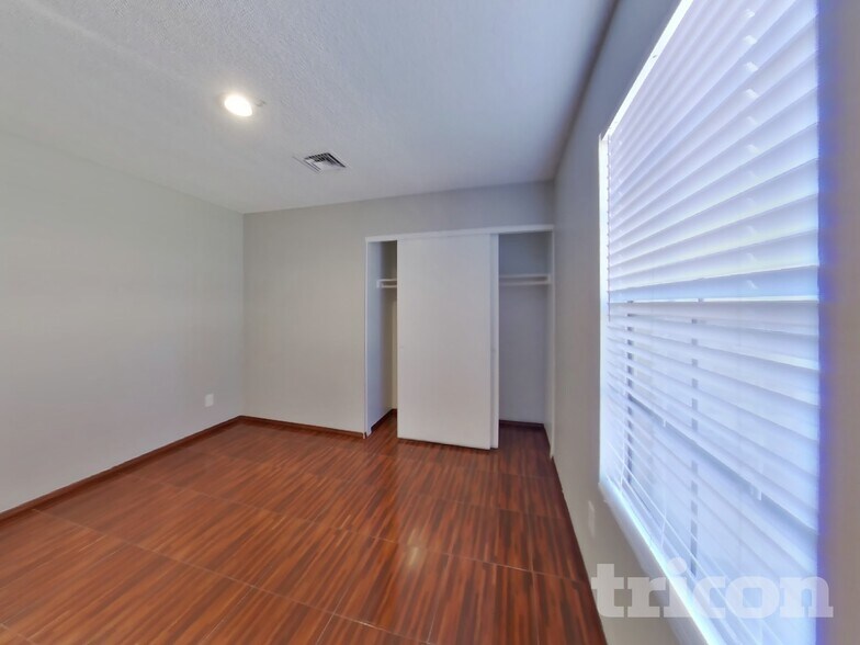 Building Photo - 4947 E Greenway Cir