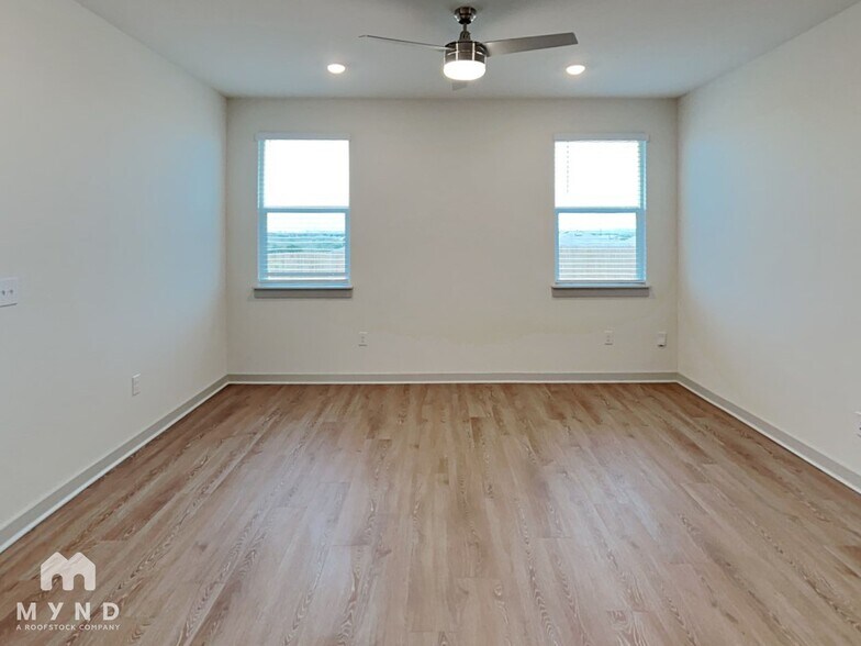 Building Photo - 10713 Fulton Ave