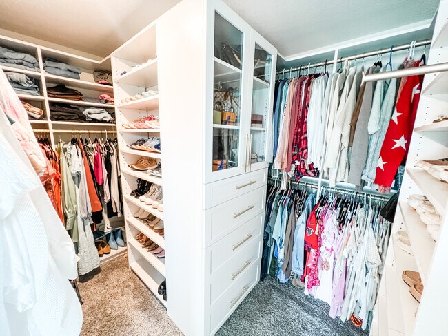 Building Photo - 3937 SE Mentmore Ln