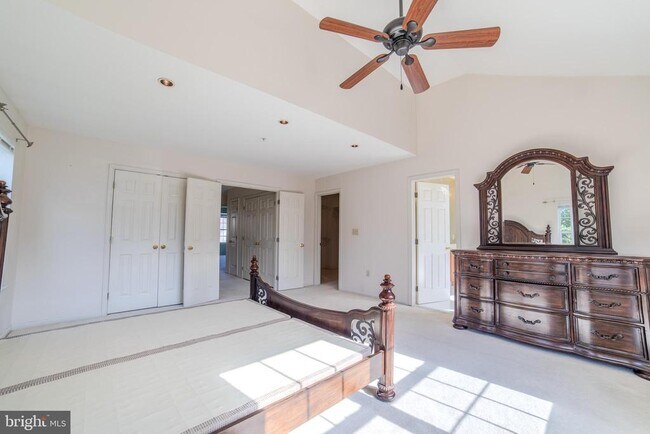 Building Photo - 651 Fawn Cir