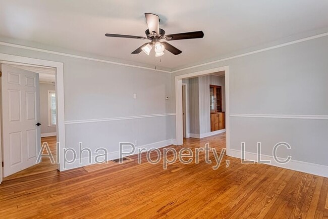 Building Photo - 654 Maywood St