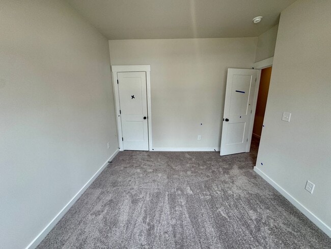 Building Photo - NEW CONSTRUCTION;3BR/2BA Townhome in Griffith Lakes