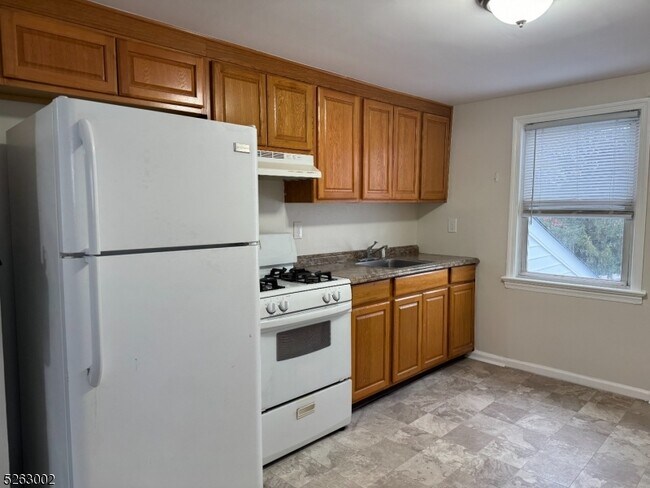 Building Photo - 42 Summit Ave